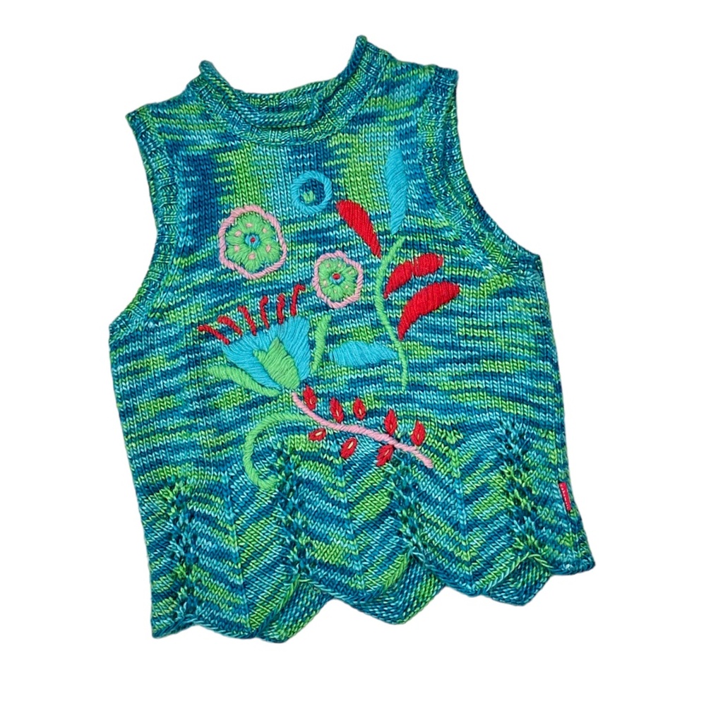 - MOVING SALE - cakewalk knit sweater sleeveless top  Size 8 HTF